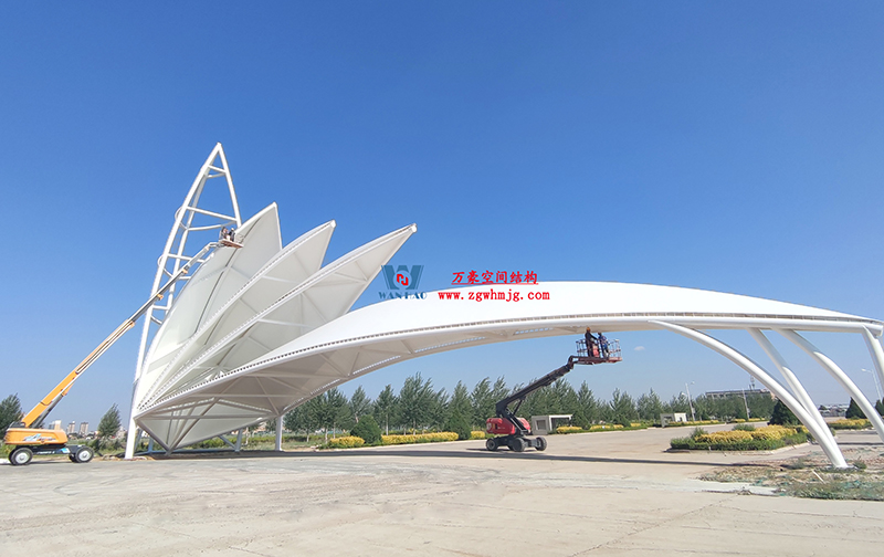 陜西定邊馬蓮灘沙漠公園鋼膜結(jié)構(gòu)工程“奮力快跑”，工程“進度條”刷新了!